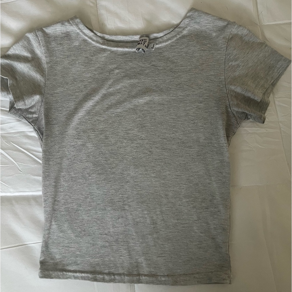 Basic heather grey tee!